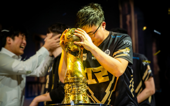 Efsane Nişancı Uzi Emekli Oldu!